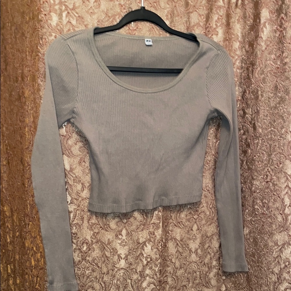 Uniqlo Gray Fitted Crop Long Sleeve Tee. Size Small. - Picture 1 of 4
